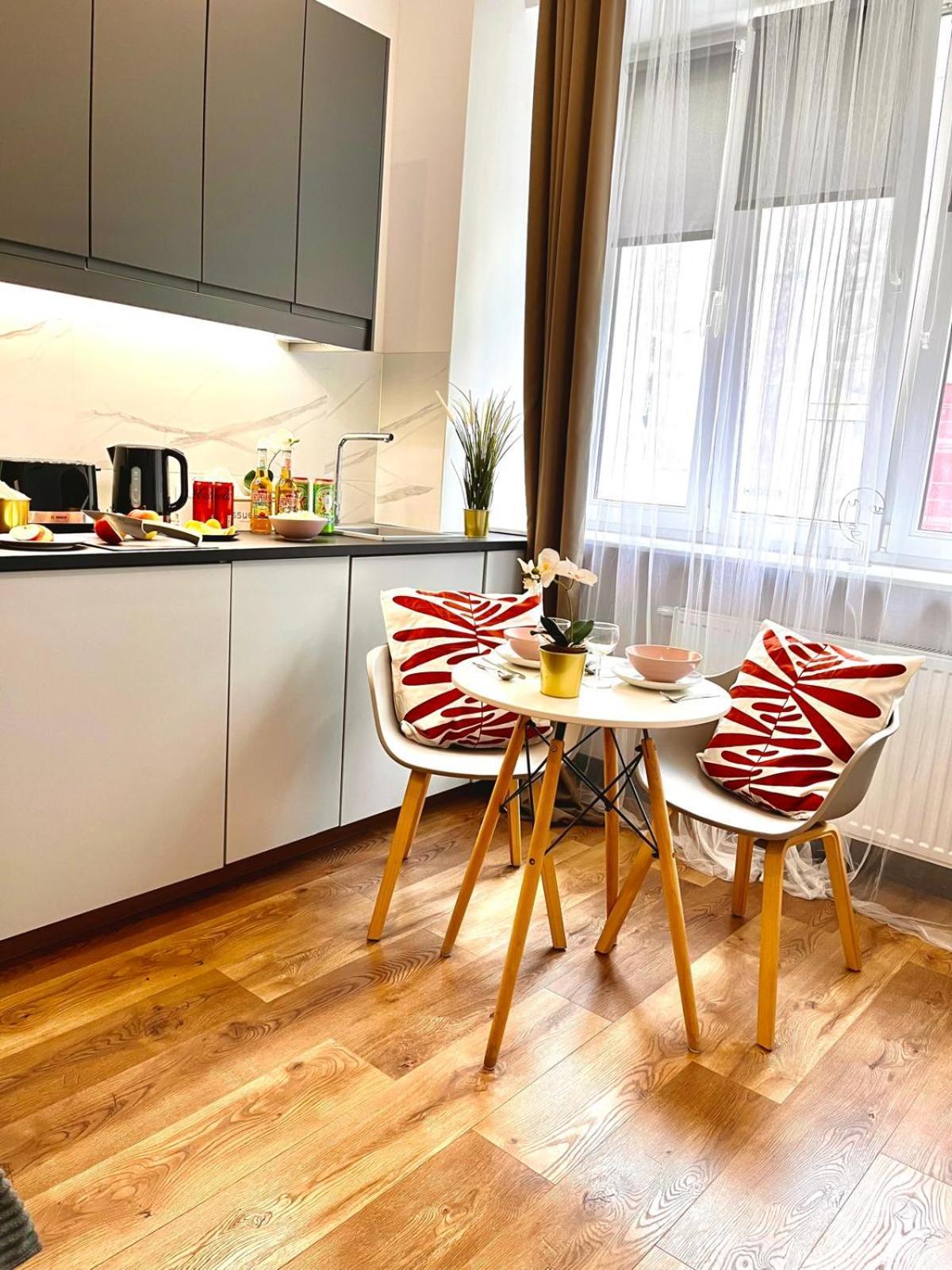 Super 1 Bed Room Condo In Warszawa Center Eksteriør bilde